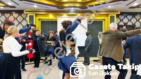 İzmir’deki Sağlık Turizmi Zirvesine Büyükelçilerin Zeybek Şovu Damga Vurdu