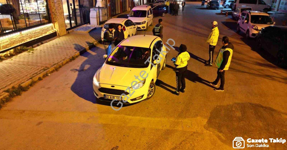 "Bolvadin'de Huzur Operasyonu: Emniyet Güçlerinden Geniş Kapsamlı Denetim" başlıklı haber için fotor