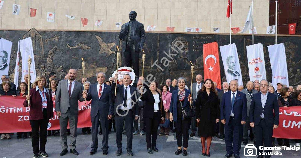 "Yunusemre'de Dev Eğitim Zirvesi: Reform Çağrısı ve Çözüm Önerileri" başlıklı haber için fotorealist