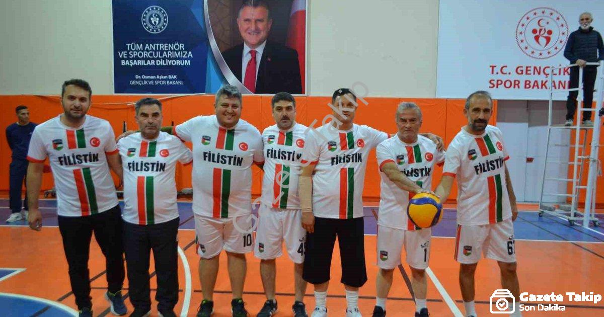 "Selendi'de Anlamlı Turnuva: Şampiyonluk Kupası Gazze'ye Adandı" başlıklı haber için fotorealistik,