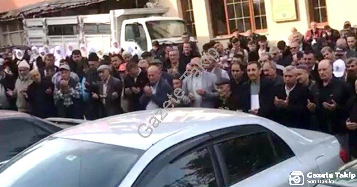 "Hisarcık'tan Kutsal Topraklara Duygusal Veda: 24 Kişi Umre'ye Uğurlandı" başlıklı haber için fotore