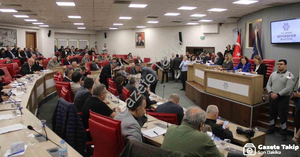 "Aydın'da Su İndirimi İçin Komisyon Ek Süre Aldı" başlıklı haber için fotorealistik, profesyonel bir