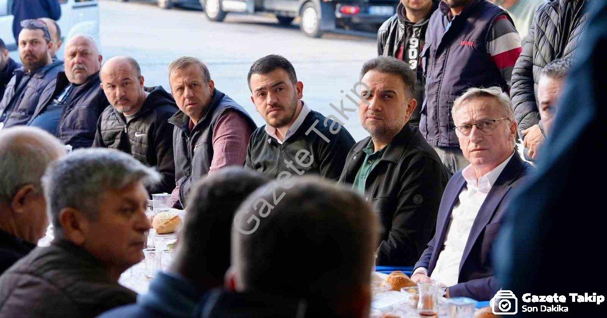 "AK Partili Baybatur Manisa'da Esnafla Buluştu" başlıklı haber için fotorealistik, profesyonel bir h