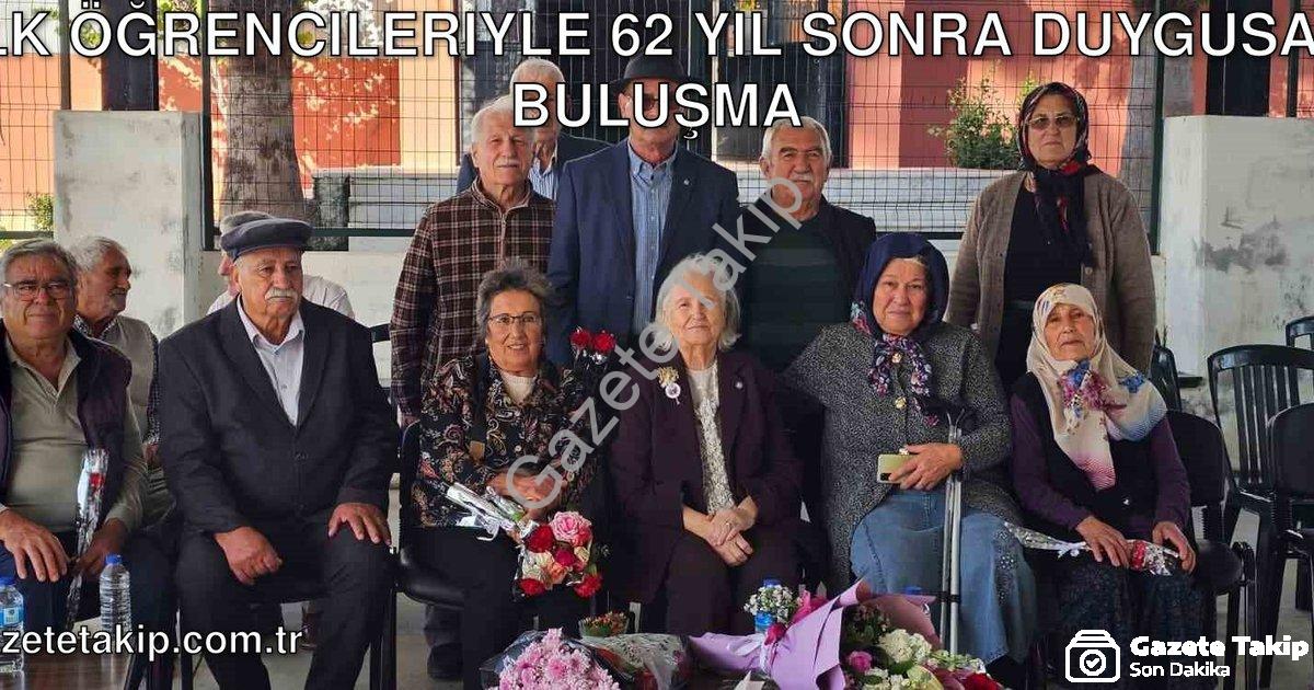 "İlk Öğrencileriyle 62 Yıl Sonra Duygusal Buluşma" başlıklı haber için fotorealistik, profesyonel bi