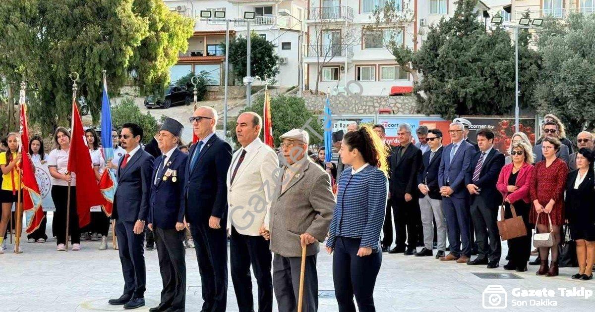 "Datça'da Coşkulu Öğretmenler Günü Kutlamaları" başlıklı haber için fotorealistik, profesyonel bir h