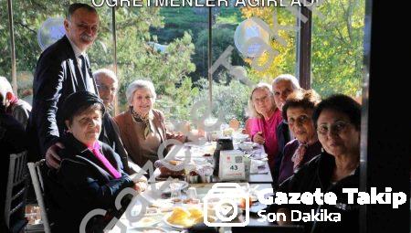 Yunusemre’de Öğretmenler Günü’nde Emekli Öğretmenler Ağırladı