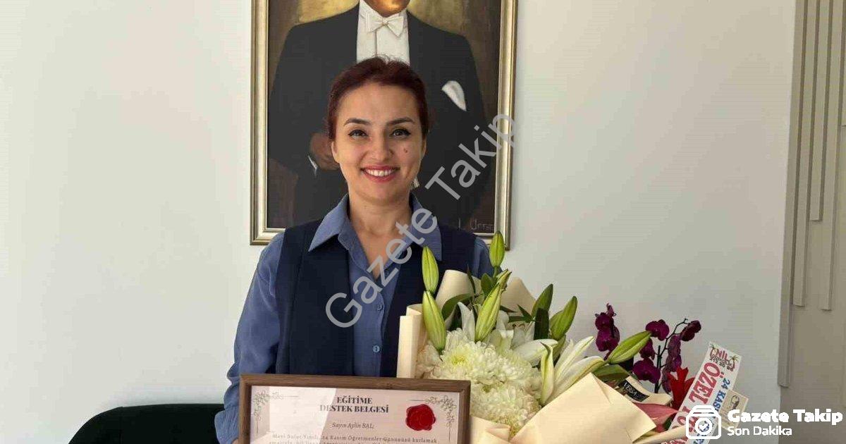 "MTK Koleji Velilerinden Öğretmenler Günü İçin Anlamlı Jest" başlıklı haber için fotorealistik, prof