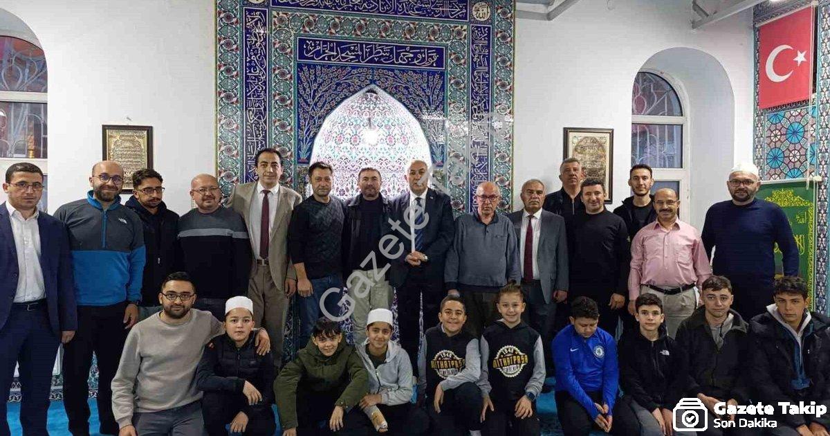 "Emirdağ Müftülüğü'nden Öğretmenlere Özel Sabah Etkinliği" başlıklı haber için fotorealistik, profes