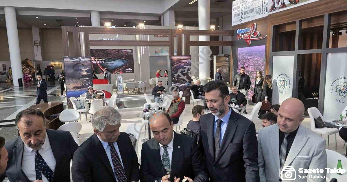 "Muğla, Travelexpo Turizm Fuarı’nda 13 İlçesiyle İlgi Odağı Oldu" başlıklı haber için fotorealistik,