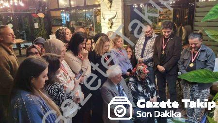 Eski Öğrencilerden Emekli Öğretmene Unutulmaz Öğretmenler Günü