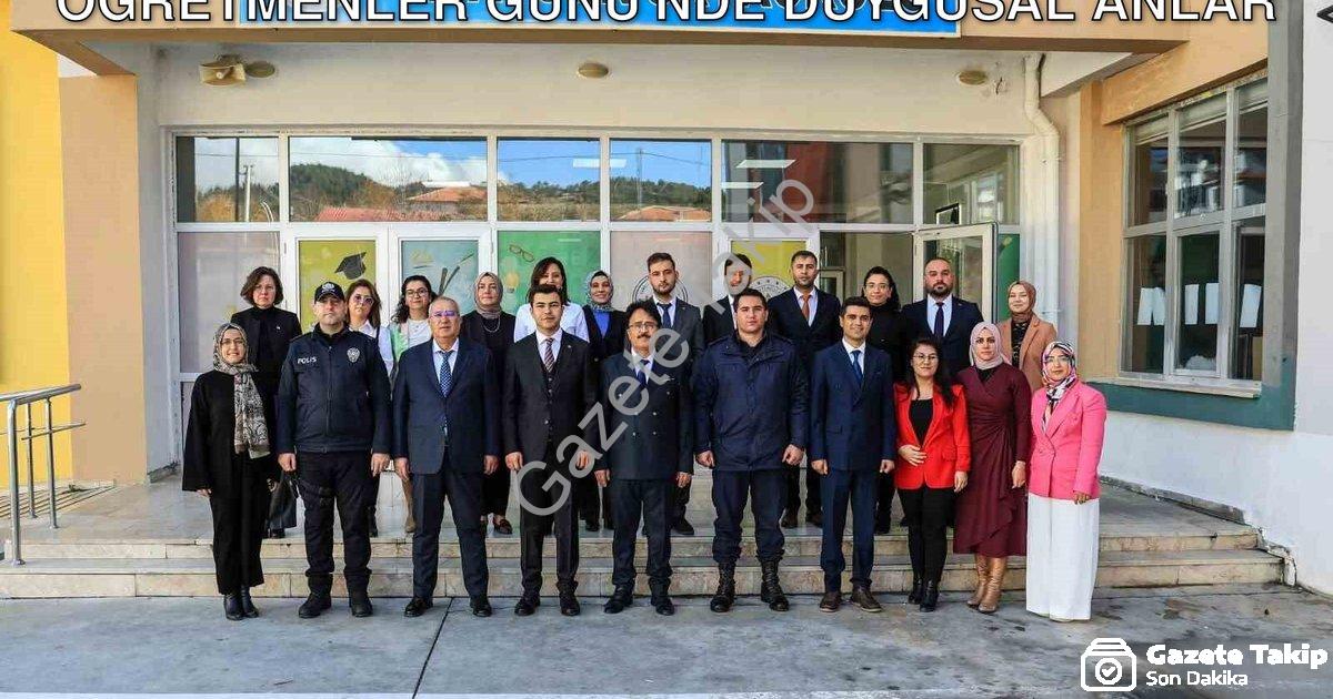 "Çameli Protokolü Okulları Gezdi: Öğretmenler Günü'nde Duygusal Anlar" başlıklı haber için fotoreali