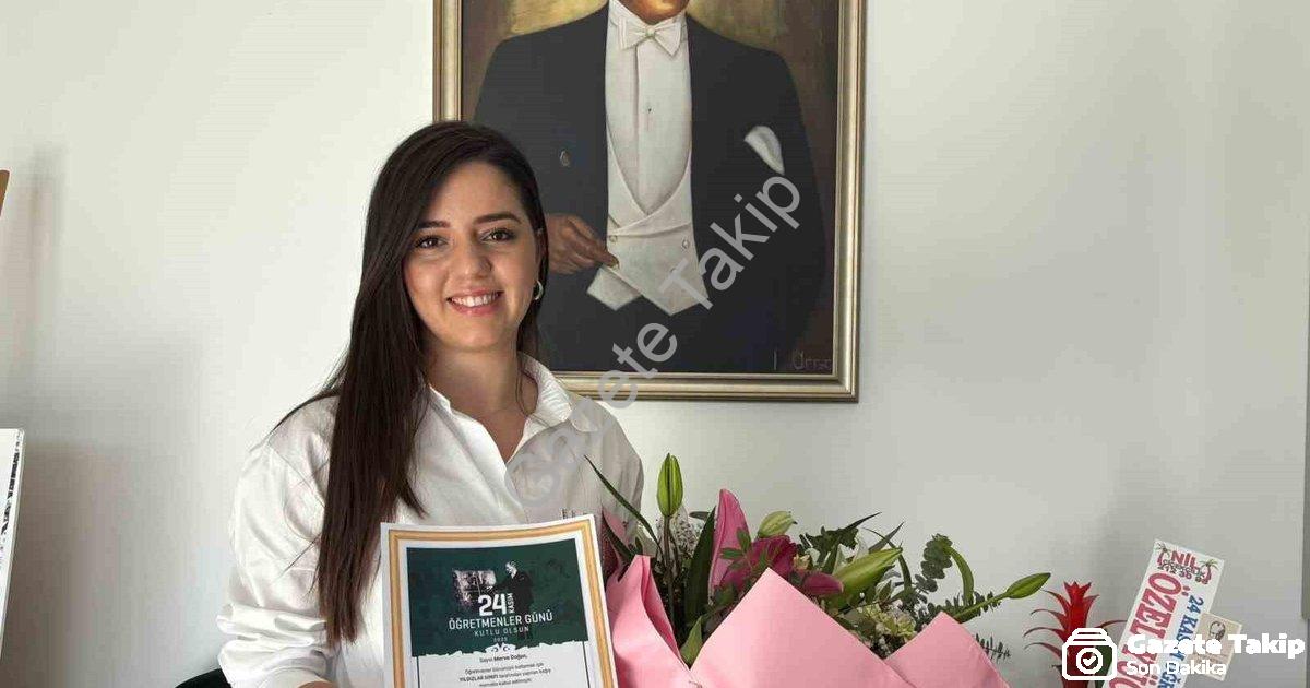 "MTK Koleji Velilerinden Öğretmenler Günü'nde Örnek Davranış" başlıklı haber için fotorealistik, pro