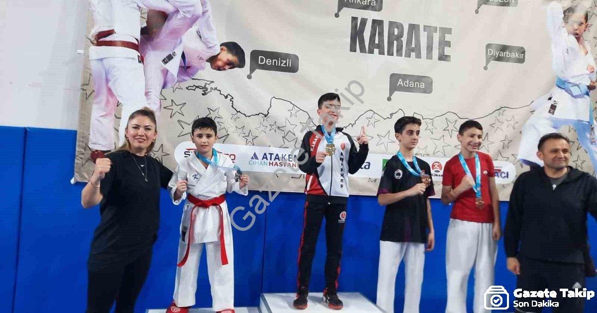 "Aliağalı Karatecilerden Denizli’de Tarihi Başarı: 4 Madalya" başlıklı haber için fotorealistik, pro