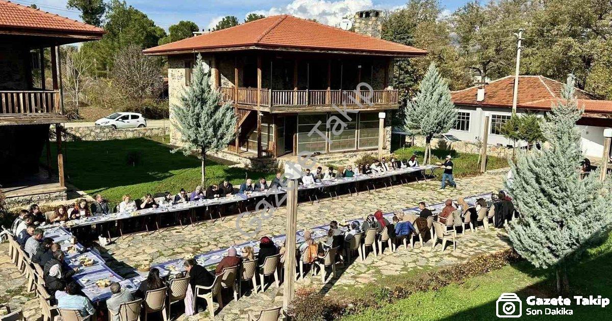 "Beyağaç'ta Anlamlı Buluşma: Başkan Sezayi Pütün Öğretmenleri Ağırladı" başlıklı haber için fotoreal