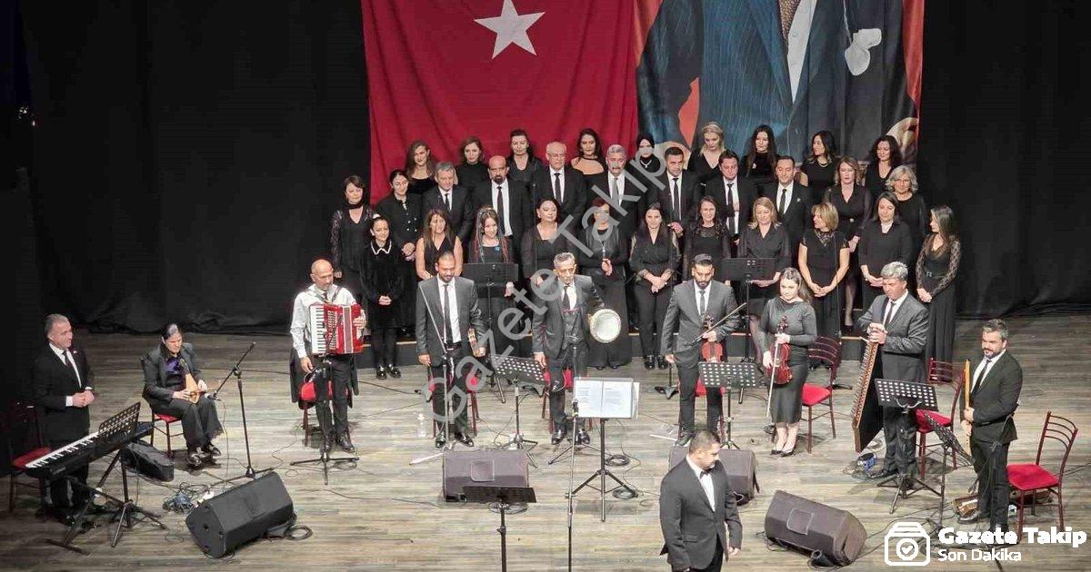 "Efeler’de Sanat Gecesi: Maarif Korosu’ndan Büyüleyen Performans" başlıklı haber için fotorealistik,