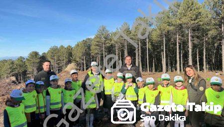 Çine’de Minik Öğrenciler Yeşil Vatan İçin Fidan Dikti