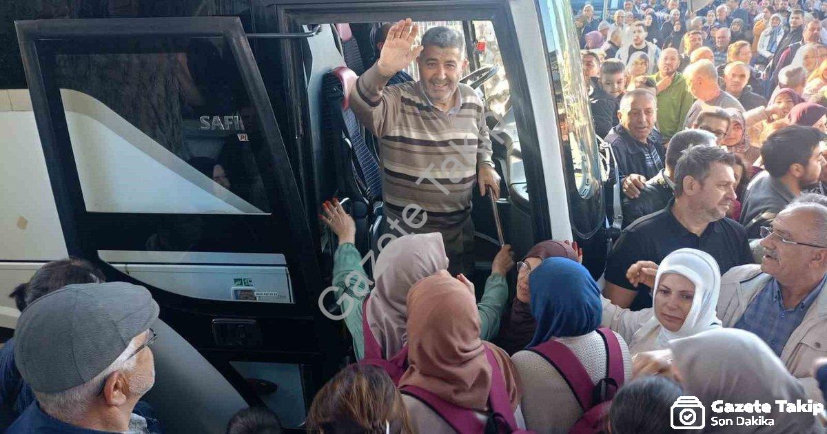 "Çine'den Kutsal Topraklara Yolculuk: 90 Umreci Dualarla Uğurlandı" başlıklı haber için fotorealisti