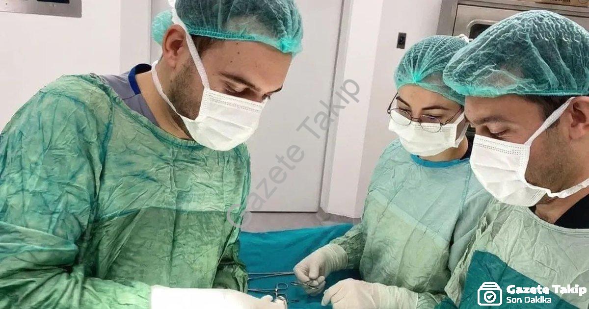 "Şuhut Devlet Hastanesi'nde Bir İlk: Yama Yöntemiyle Fıtık Ameliyatı Başarıyla Yapıldı" başlıklı hab